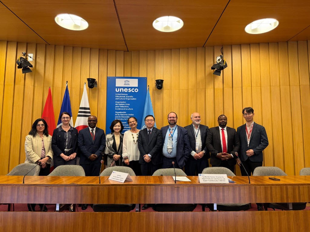 Encontro na sede da UNESCO, Paris